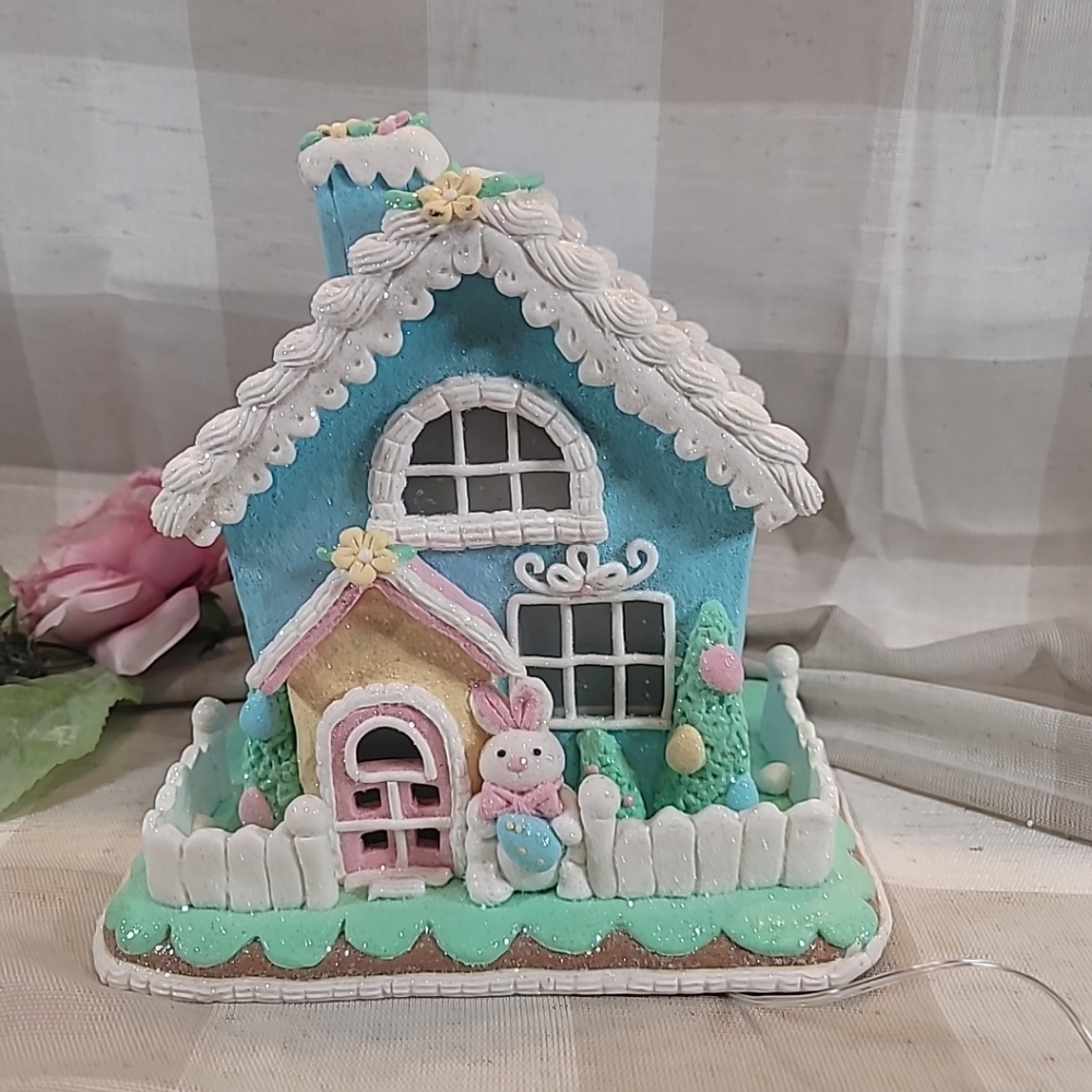 Cupcakes & Cashmere SUGARED Pastel Easter LED Gingerbread House Bunny NEW